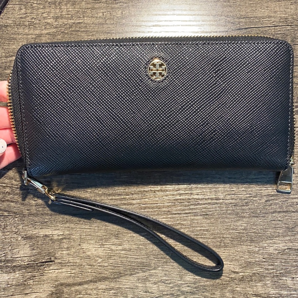 Tory Burch Robinson Passport Wallet